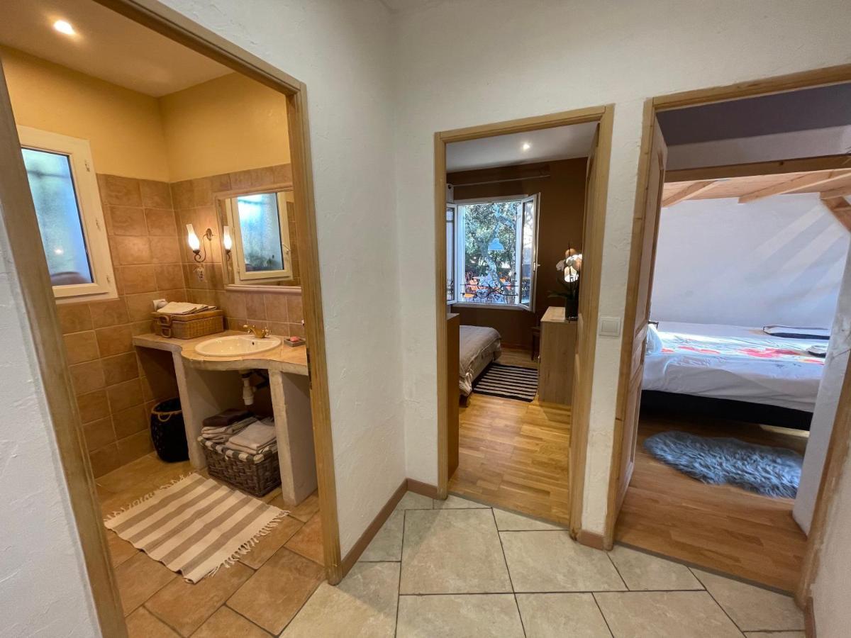Le Calme De La Garrigue Bed & Breakfast Russan Exterior photo