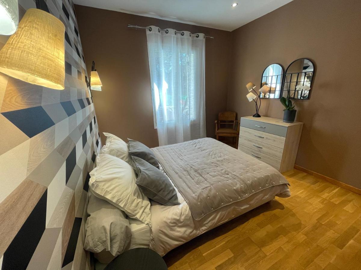 Le Calme De La Garrigue Bed & Breakfast Russan Exterior photo