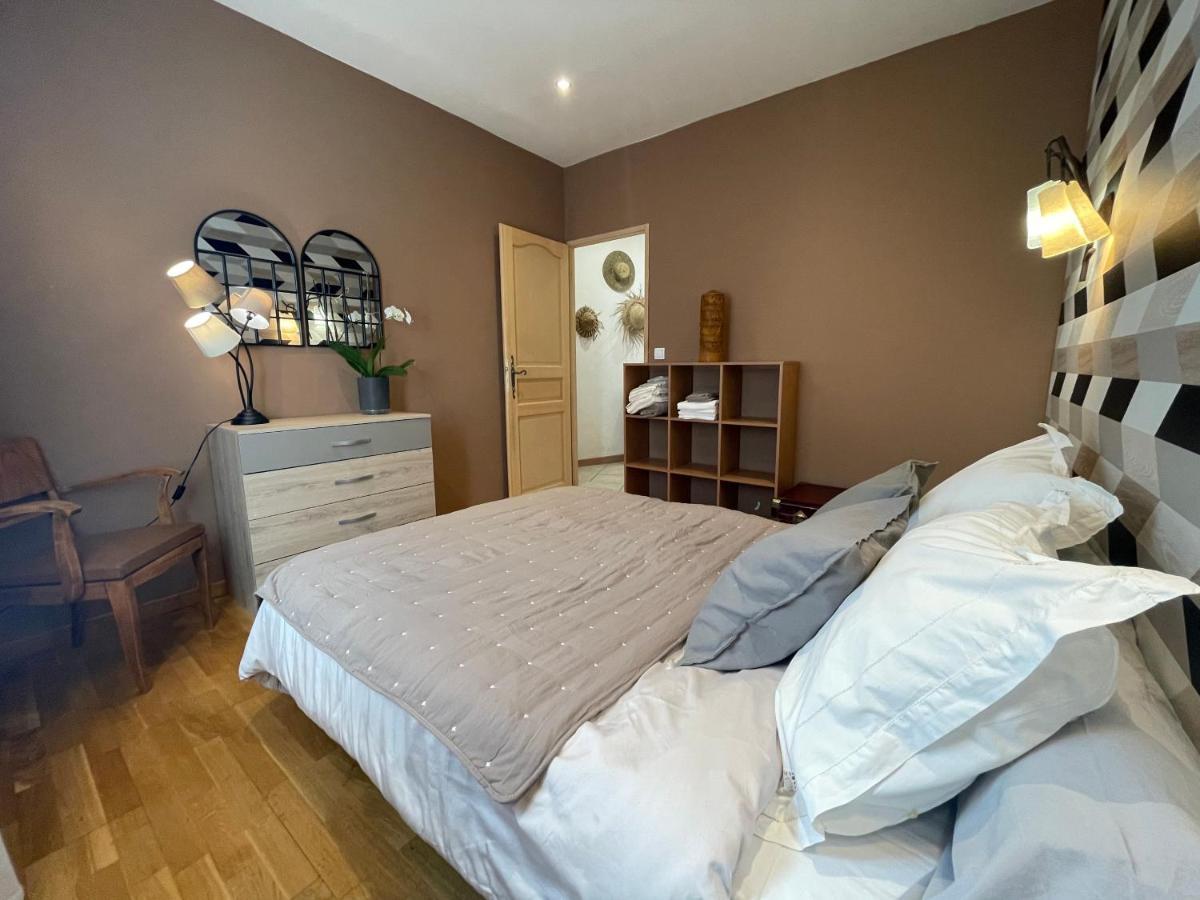 Le Calme De La Garrigue Bed & Breakfast Russan Exterior photo