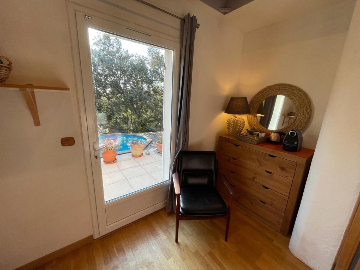 Le Calme De La Garrigue Bed & Breakfast Russan Exterior photo