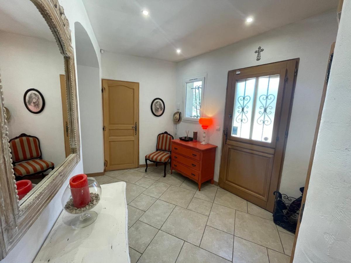 Le Calme De La Garrigue Bed & Breakfast Russan Exterior photo