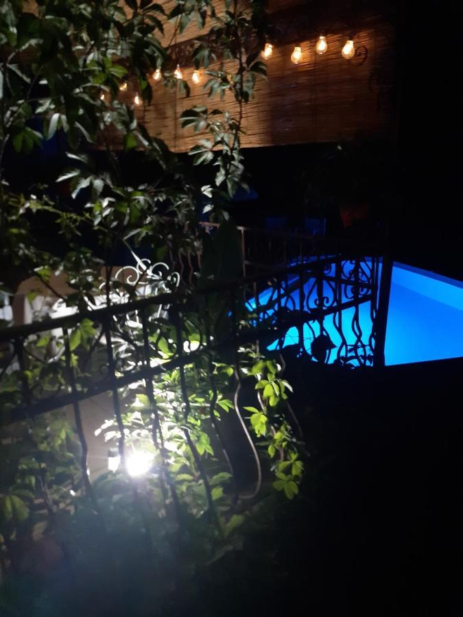 Le Calme De La Garrigue Bed & Breakfast Russan Exterior photo