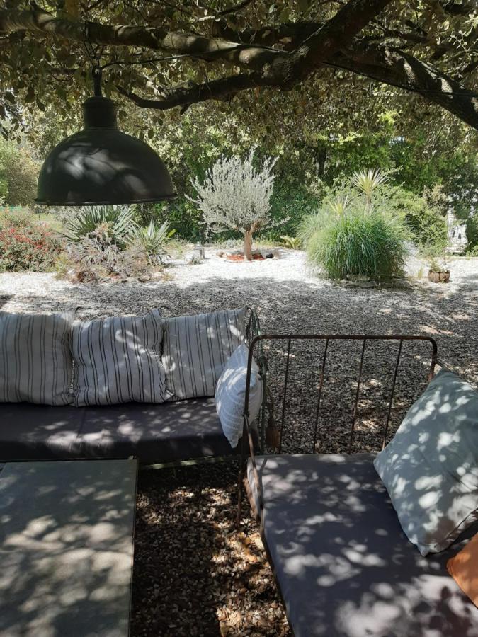 Le Calme De La Garrigue Bed & Breakfast Russan Exterior photo