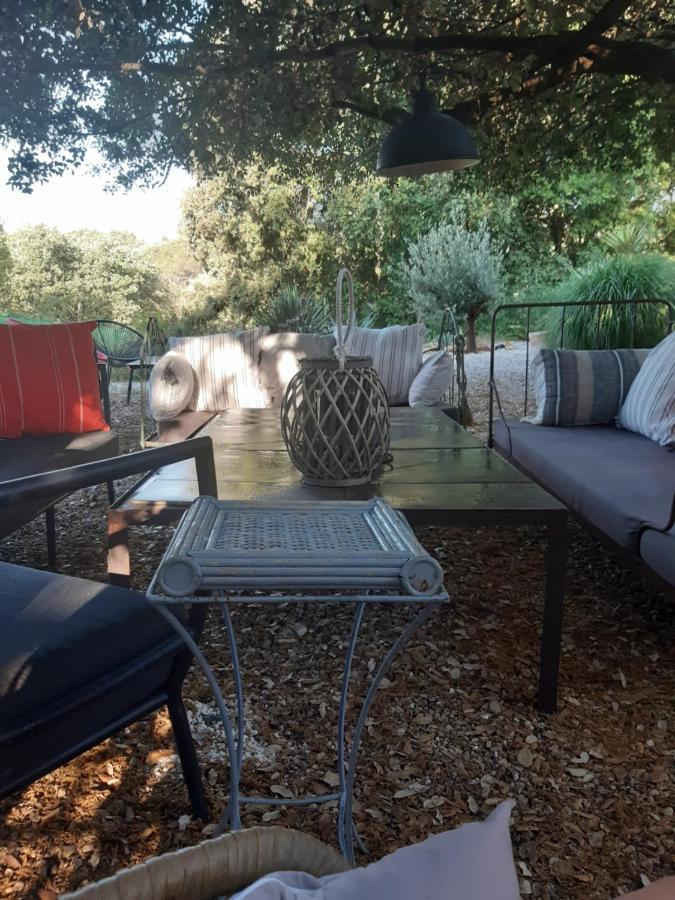 Le Calme De La Garrigue Bed & Breakfast Russan Exterior photo