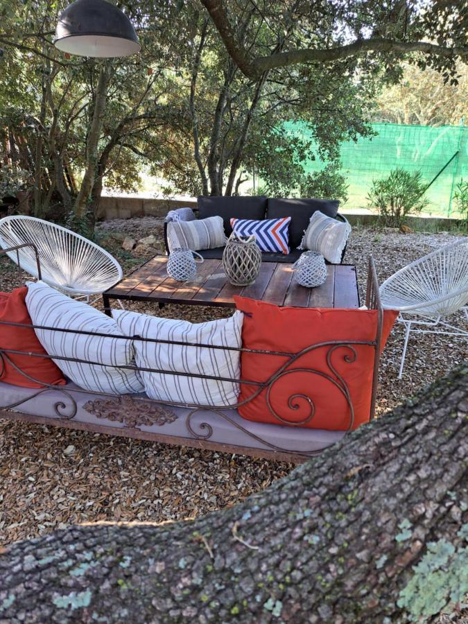 Le Calme De La Garrigue Bed & Breakfast Russan Exterior photo