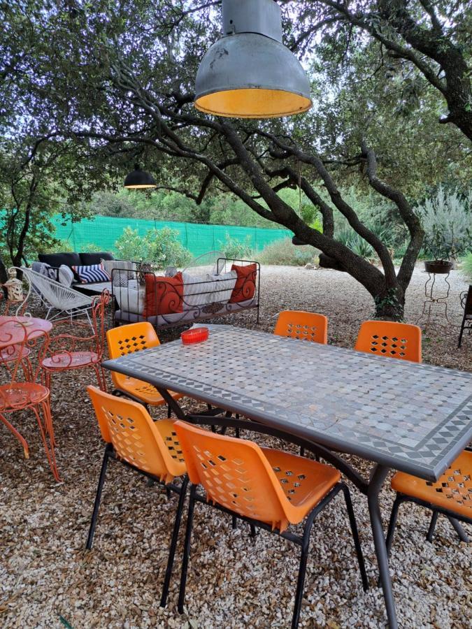 Le Calme De La Garrigue Bed & Breakfast Russan Exterior photo