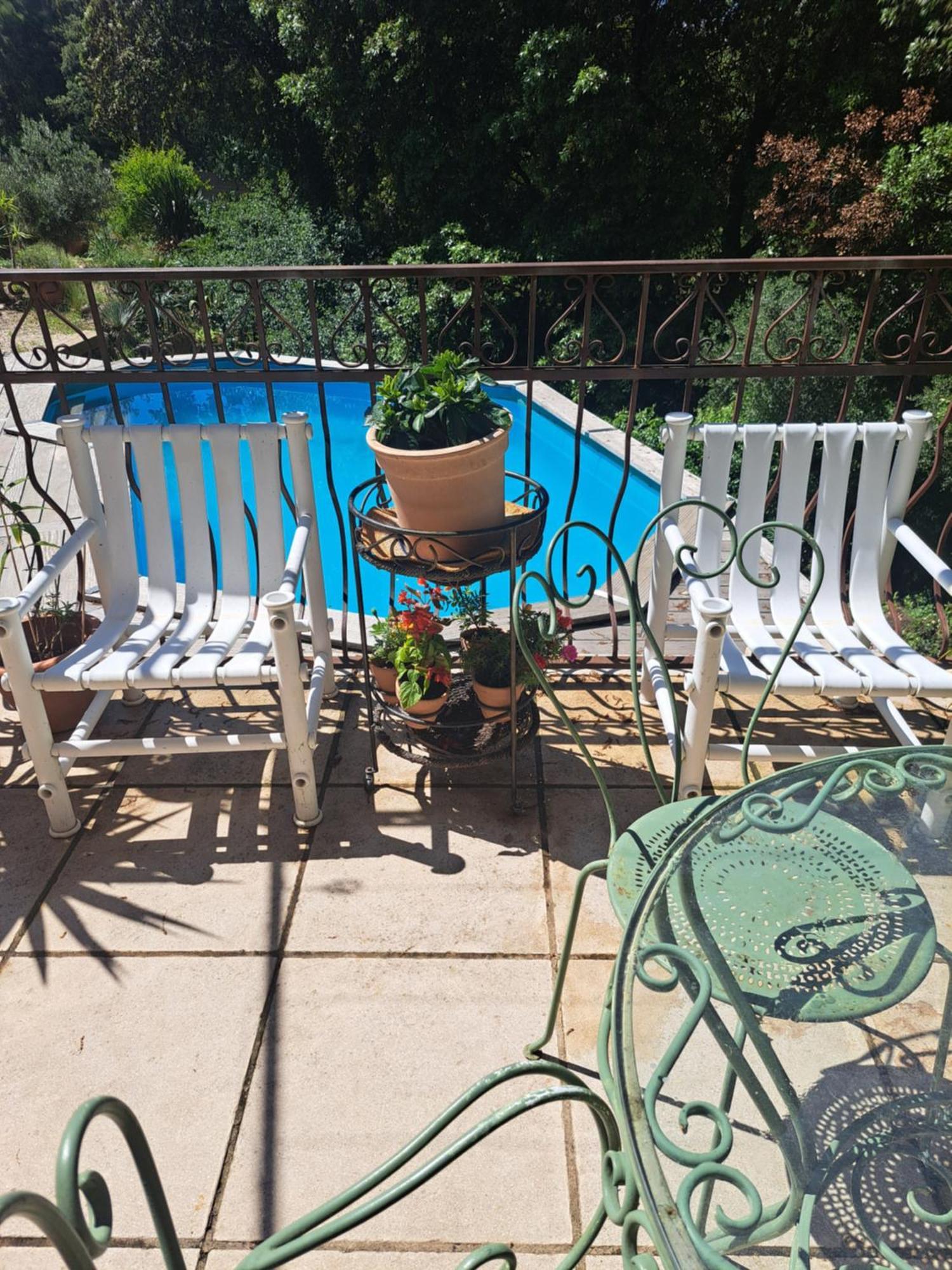 Le Calme De La Garrigue Bed & Breakfast Russan Exterior photo