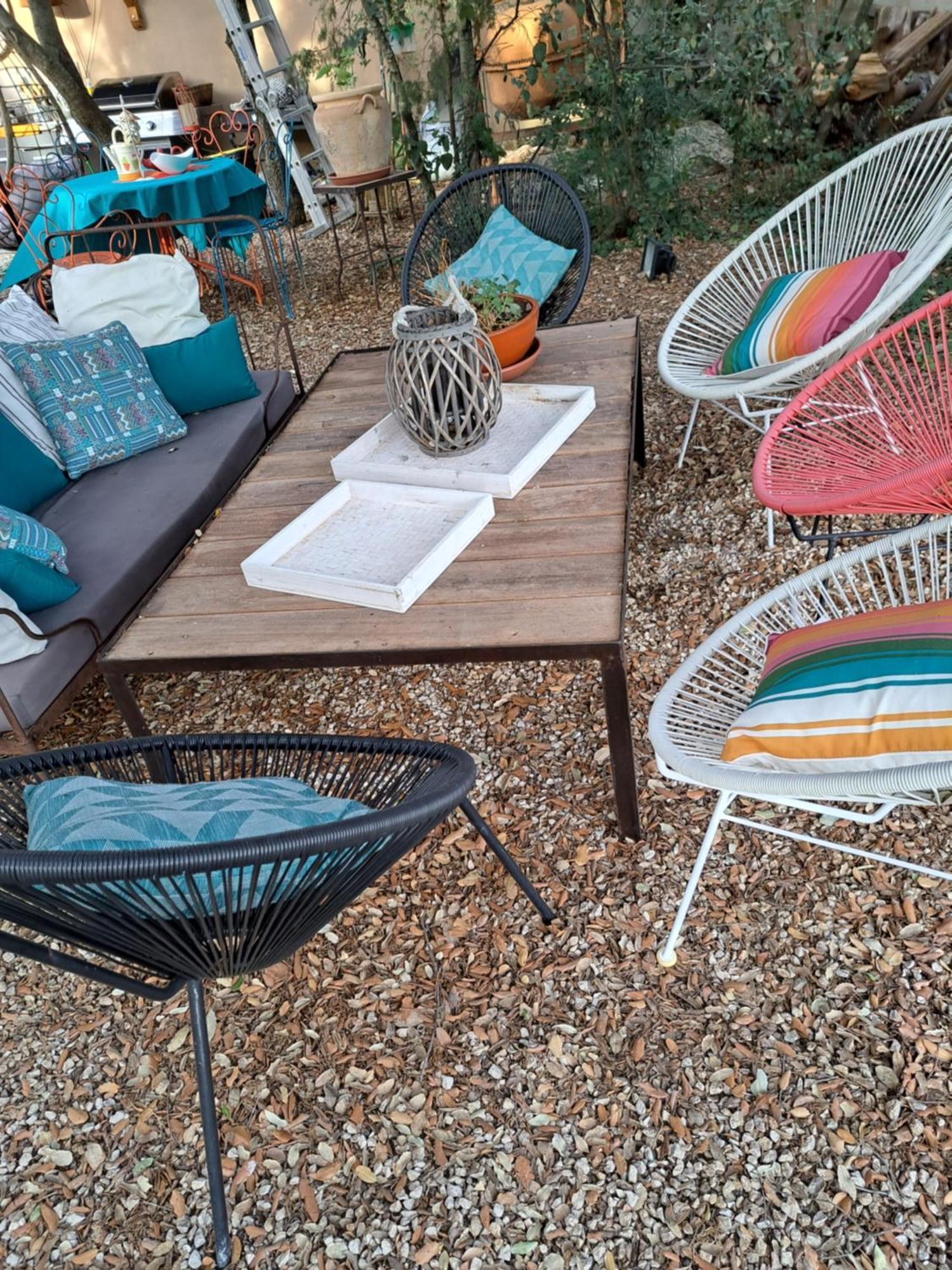 Le Calme De La Garrigue Bed & Breakfast Russan Exterior photo